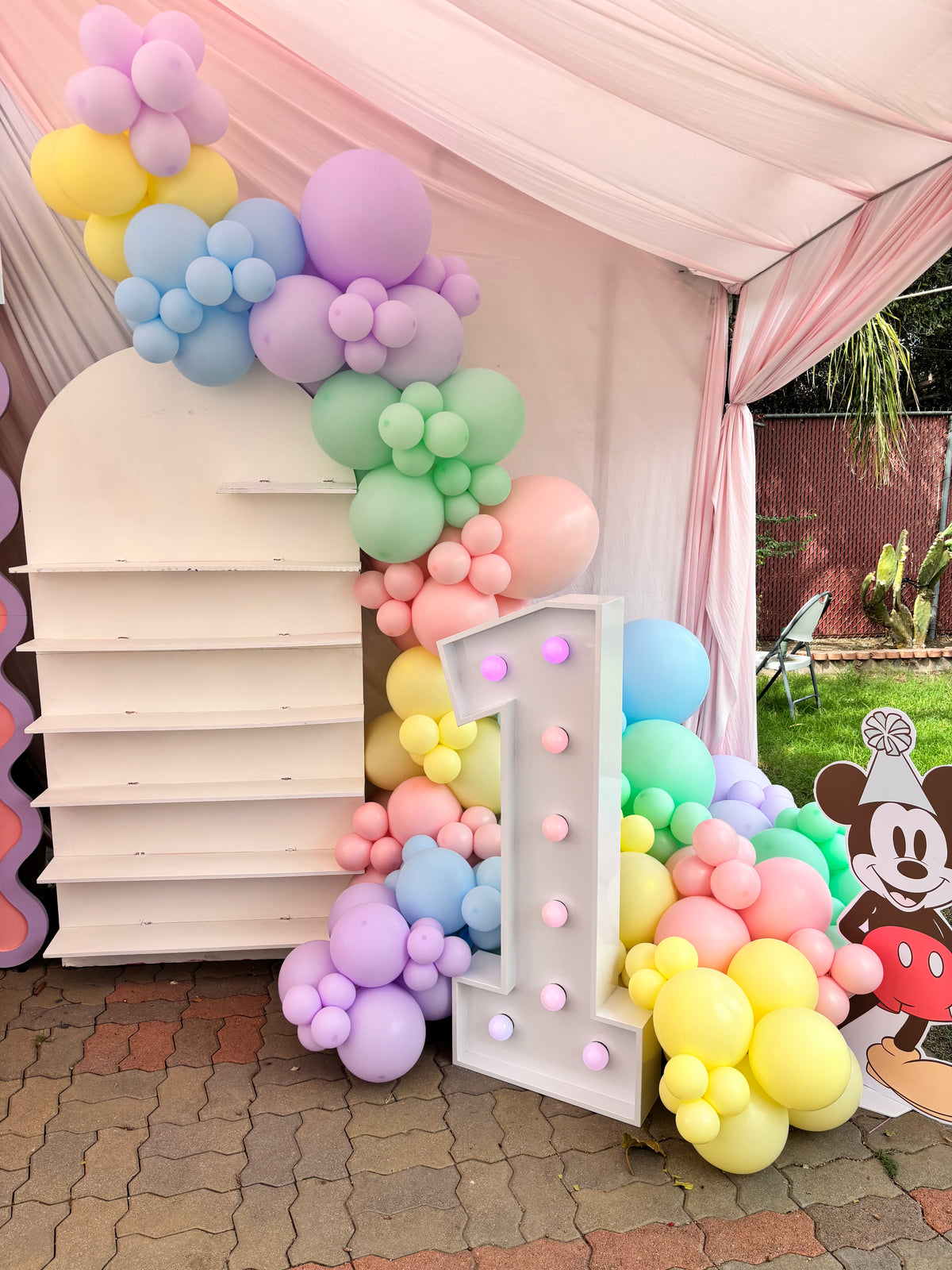 Pastel Mouse Birthday Balloon Decor