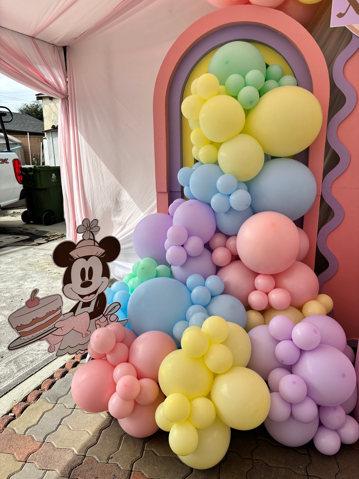 Pastel Mouse Birthday Balloon Decor